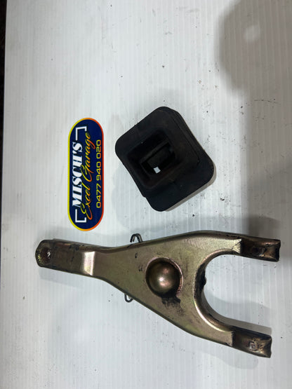 Hyundai Excel Clutch Pivot Fork - Used - image 2